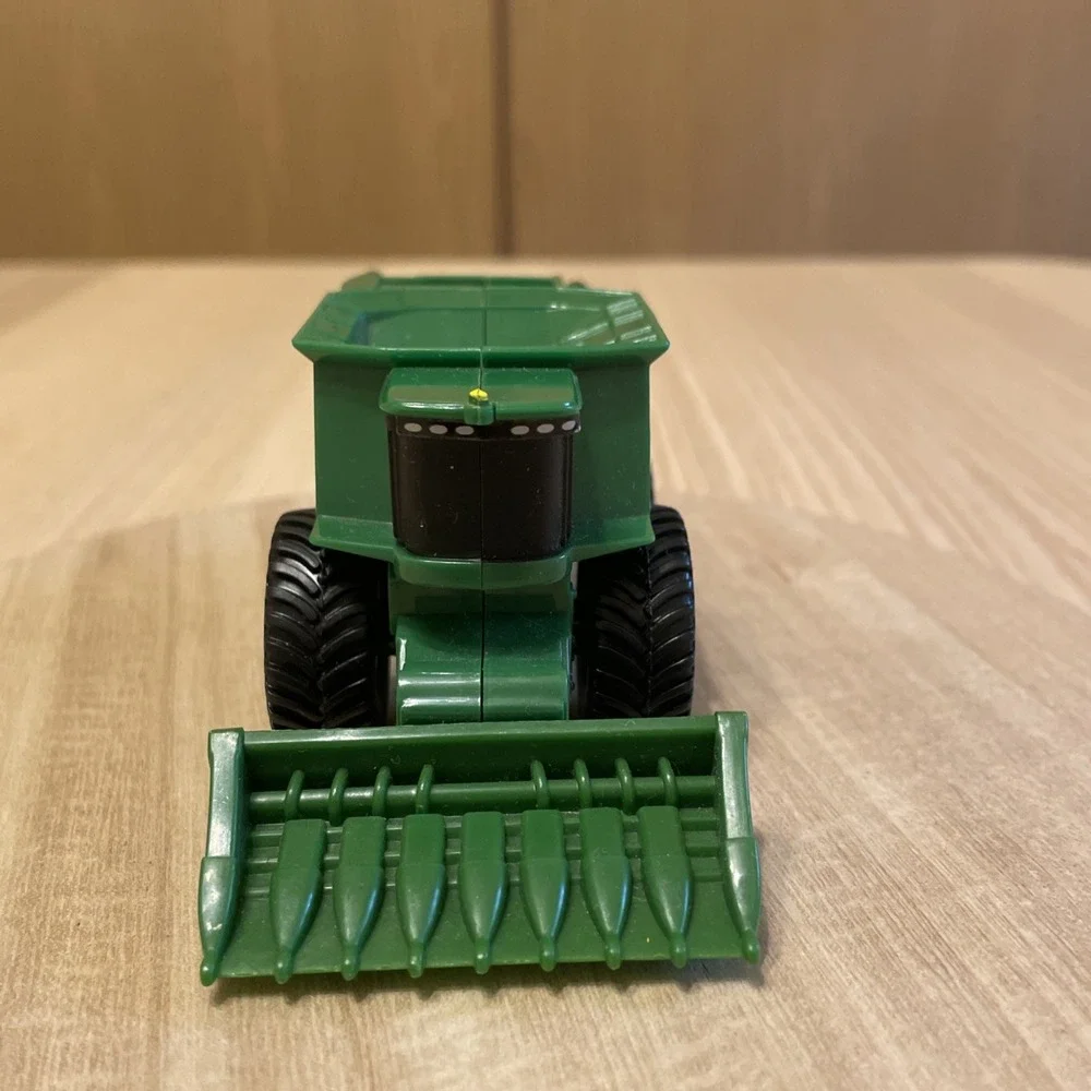 ERTL John Deere Combine 1:64 Collect N Play Farm Toy Plastic 46585